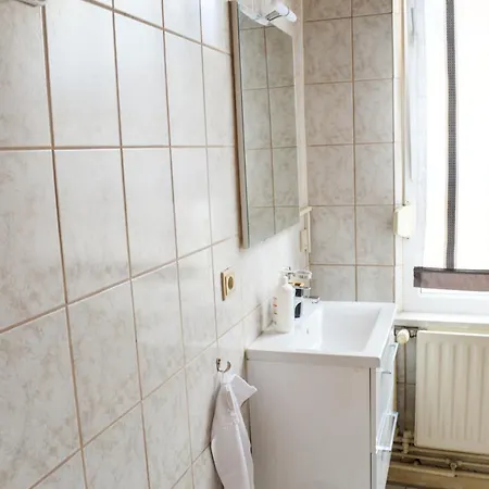 4n Apartment *